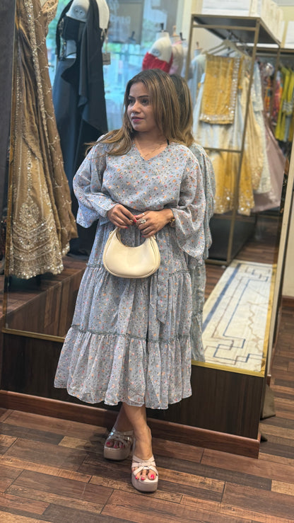 Elegant Floral Tiered Midi Dress with Puff Sleeves