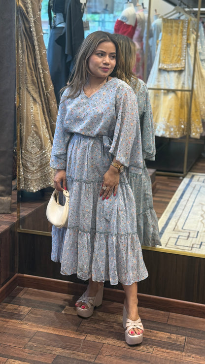 Elegant Floral Tiered Midi Dress with Puff Sleeves