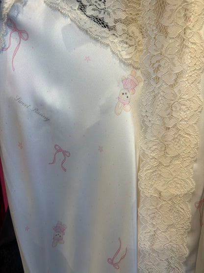 Ivory Satin Lace Nightdress with Robe – Elegant 3-Piece Sleepwear Set